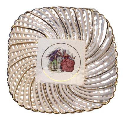 ÖRGÜ SEPET PORSELEN PRENS PRENSES AŞIKLAR  FİGÜRLÜ ALTIN EL CEKMELİ CİZGİLER 