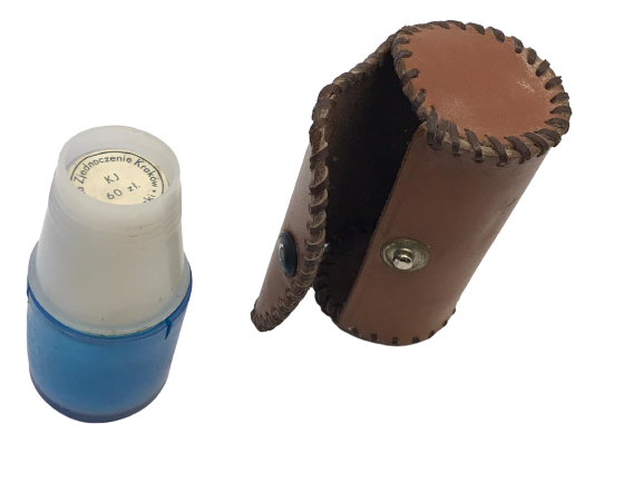 SP-NİA KELİSZKİ ZİEDNOCZENİE KRAKOW KJ 60 ZT MEŞİN KABINDA 6 ADET YELEKDE CEKETTE TAŞINAN VİSKİ BARDAK TAKIMI