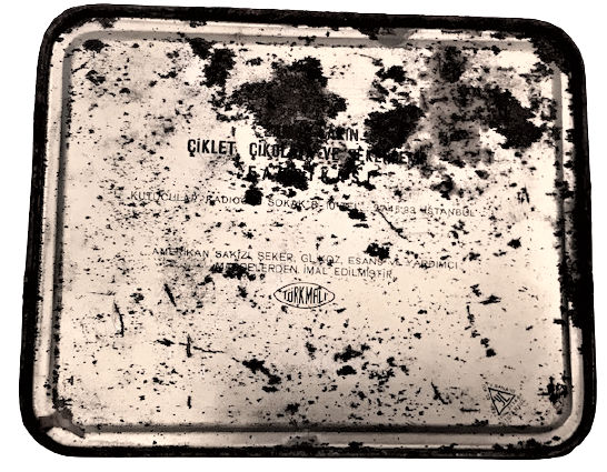 1960 KAPAKLI TENEKE ÜZERİ RESİMLİ ARAP KIZI ZAMBO SAKIZ  CİKLET KUTUSU 