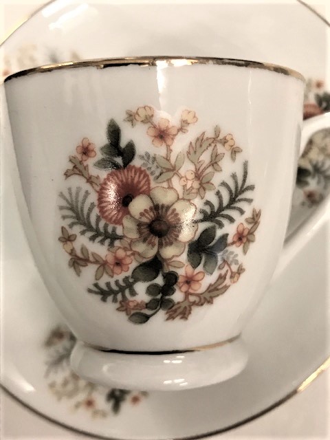 PORSELEN TİRYAKİ KAHVE FİNCANI 60 LI YILLAR CİN ÜRETİMİ  ÜZERİ CİCEKLİ CİFT KİŞİLİK