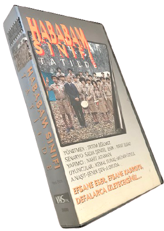 VHS SİNEMA KASEDİ HABABAM SINIFI TATİLDE KEMAL SUNAL ŞENER ŞEN ERTEM EGİLMEZ ARZU FİLM
