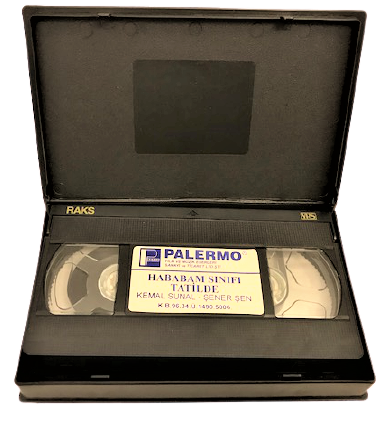 VHS SİNEMA KASEDİ HABABAM SINIFI TATİLDE KEMAL SUNAL ŞENER ŞEN ERTEM EGİLMEZ ARZU FİLM