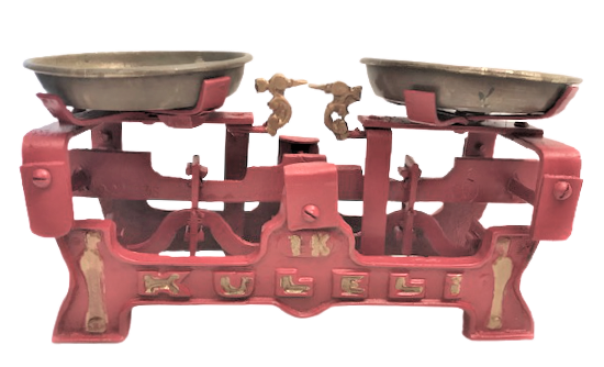 1960 YILININ 70 SENELİK KÜLELİ OTURAK TERAZİ PİRİNC SIVAMA KEFELİ 1 KİLOLUK AKTAR ŞEKERCİ BAHARATCI TARTISI KEFELER DAMGALIDIR