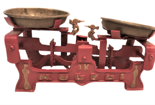 1960 YILININ 70 SENELİK KÜLELİ OTURAK TERAZİ PİRİNC SIVAMA KEFELİ 1 KİLOLUK AKTAR ŞEKERCİ BAHARATCI TARTISI KEFELER DAMGALIDIR