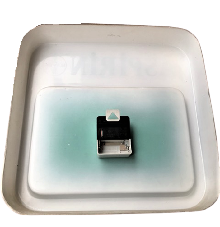 1970 BAYER ASPİRİN REKLAMLI PLEKSİGLAS QUARTZ  DUVAR SAATİ ECZANELERE HEDİYE OLARAK VERİLEN SAATTİR