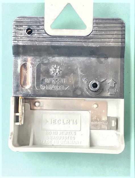 1970 BAYER ASPİRİN REKLAMLI PLEKSİGLAS QUARTZ  DUVAR SAATİ ECZANELERE HEDİYE OLARAK VERİLEN SAATTİR