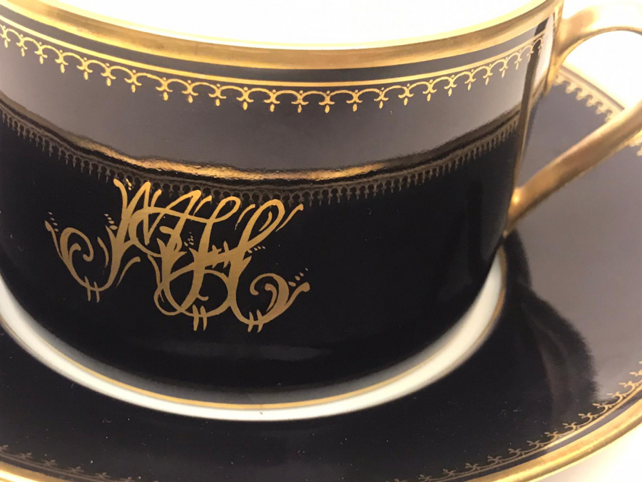 LİMOGES İNSİYALLİ BUYUK BOY KALLAVİ PARLEMENT MAVİSİ TABAK FİNCAN