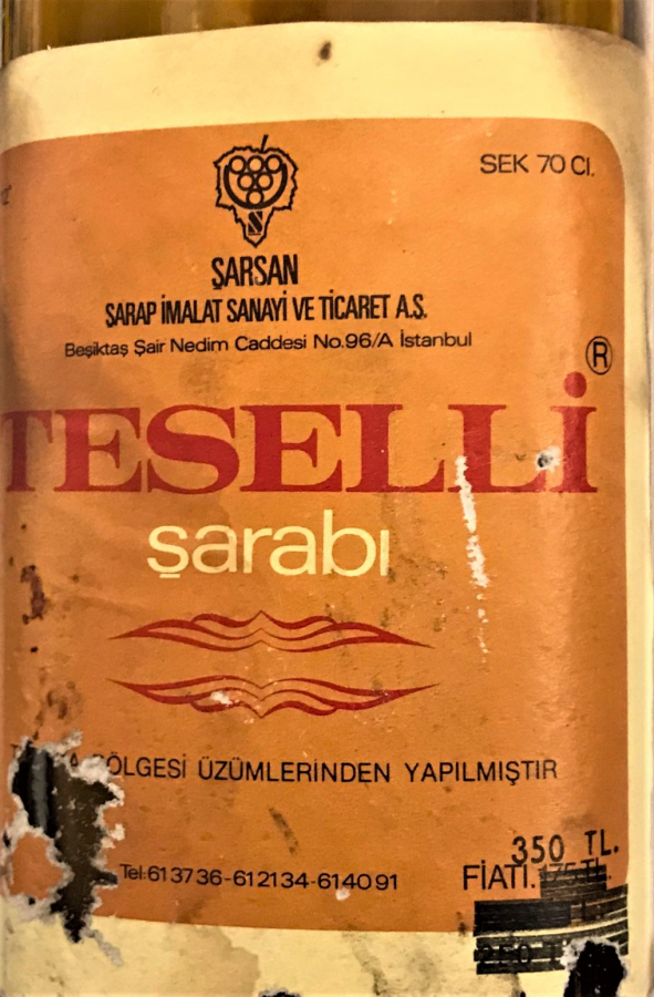 TESELLİ ŞARAP ŞİŞESİ BOŞ KAPAKLI CAM SARI ŞİŞE 1980 REKOLTE SEK 70 CL.