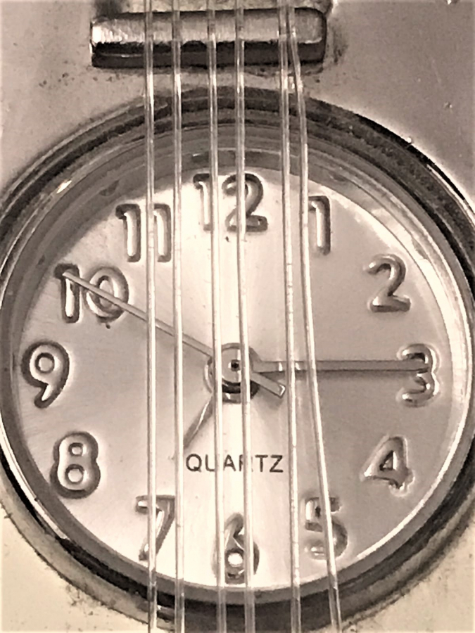 ELEKTRO GİTAR FORMUNDA QUARTZ  SAAT SORUNSUZ 