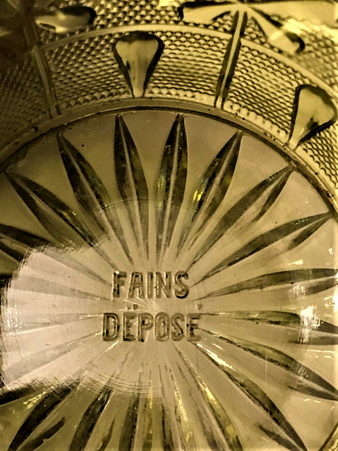 OSMANLI PAZARINA YAPILMIŞ FAİNS DEPOSE KAPAKLI MAKYAJ PAMUK KABI SU YEŞİLİ KABARMA İŞLEMELİ CAM  KAPAK SOUK MİNE 1920