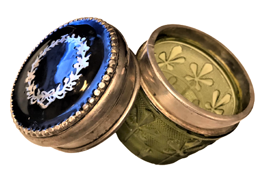 OSMANLI PAZARINA YAPILMIŞ FAİNS DEPOSE KAPAKLI MAKYAJ PAMUK KABI SU YEŞİLİ KABARMA İŞLEMELİ CAM  KAPAK SOUK MİNE 1920