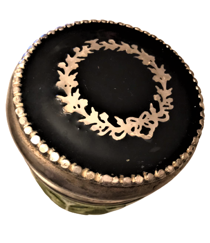 OSMANLI PAZARINA YAPILMIŞ FAİNS DEPOSE KAPAKLI MAKYAJ PAMUK KABI SU YEŞİLİ KABARMA İŞLEMELİ CAM  KAPAK SOUK MİNE 1920