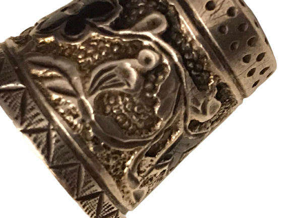 OSMANLI GÜMÜŞ YÜKSÜK ÜZERİ KABARTMA CİCEKLER  İŞLİ SAVATLI MODEL