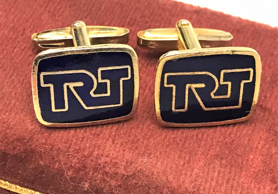 TRT İCİN ÖZEL OLARAK YAPILMIŞ KUTUSUNDA ÜZERİ SICAK MİNELİ ALTIN KAPLAMA MANŞET KOL DÜGMESİ 70 Lİ YILLAR 