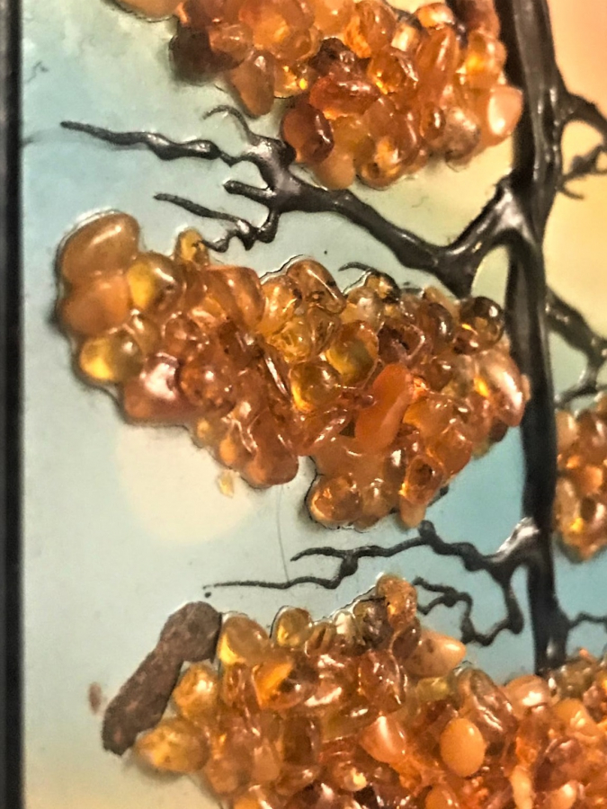 DURALİT ÜZERİNE  DAMLA  KUM AMBER KEHRİBAR LARLA YAPILMA GÖL VE AGAC MANZARASI 