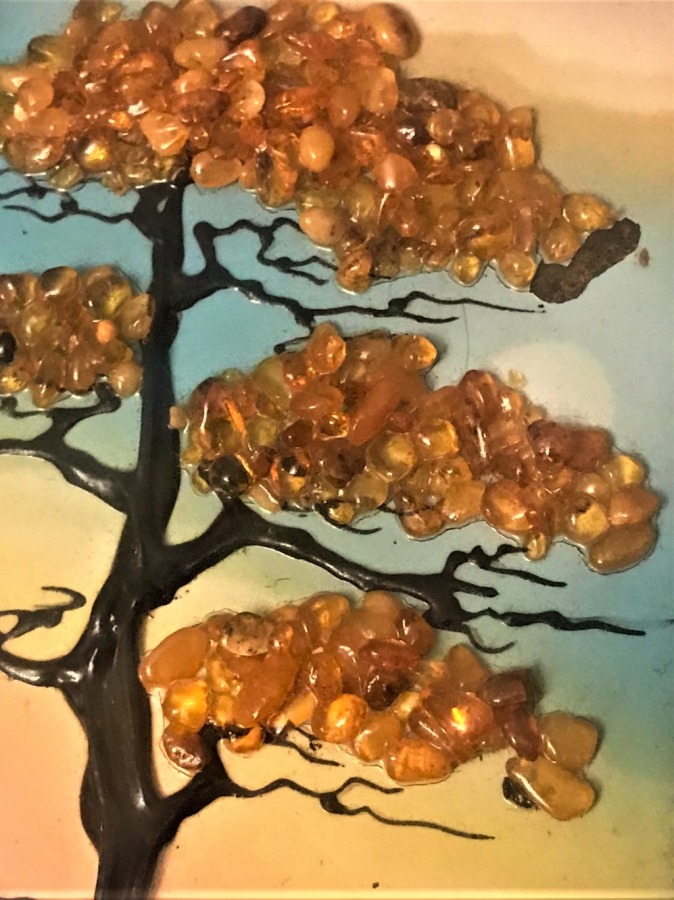 DURALİT ÜZERİNE  DAMLA  KUM AMBER KEHRİBAR LARLA YAPILMA GÖL VE AGAC MANZARASI 