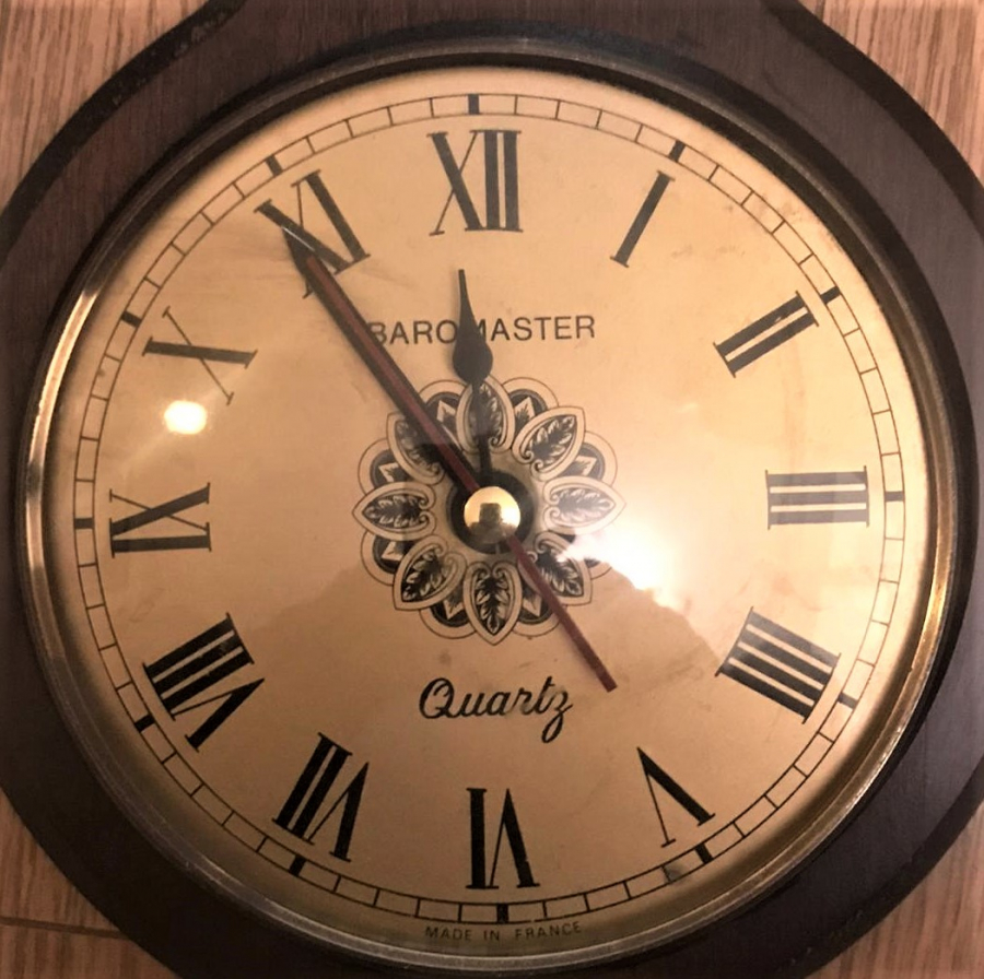 FRANSIZ AHŞAP ÜZERİNE 4 FONKSİYONLU TERMOMETRE BAROMETRE SAAT DERECE 