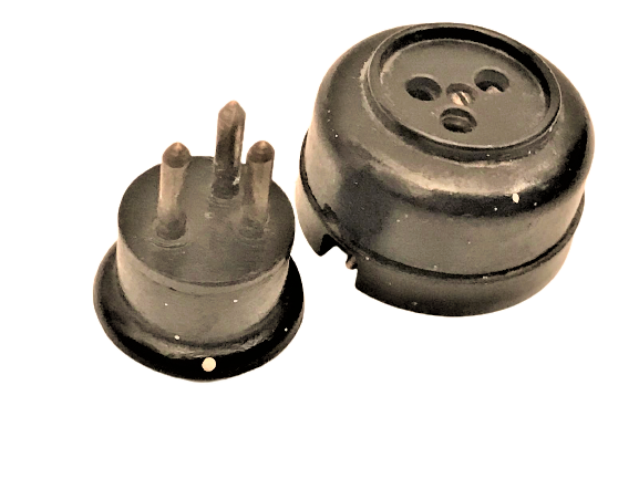 1940 SERT BAKALİT SİYAH RENKDE  MANYETOLU TELEFON İCİN KULLANILAN  SIVA ÜZERİ PİRİZ VE FİŞ TAKIMI