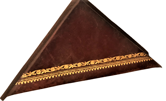 OSMANLI  BORDO RENKDE SARAY İŞİ DERİ KENARLARI SICAK ALTIN BASKI MASA ÜZERİ KAPAKLI SÜMEN