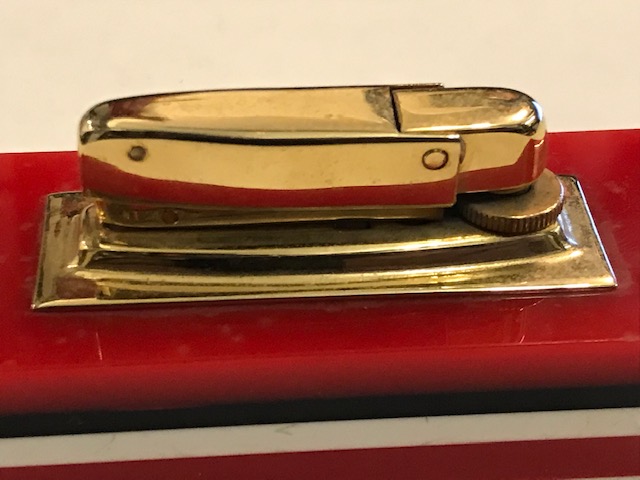  RETRO MASA ÜZERİ DIŞ KISIMLARI FARKLI RENKLERDE KATALİN İÇ METAL GAZLI CAKMAK