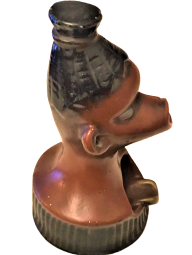 ZENCİ ARAP KULLÜK ALCIDAN YAPILMA ÜZERİ EL BOYAMA İÇERSİNDEKİ SİGARANIN DUMANINI AGZINDAN CIKARAN