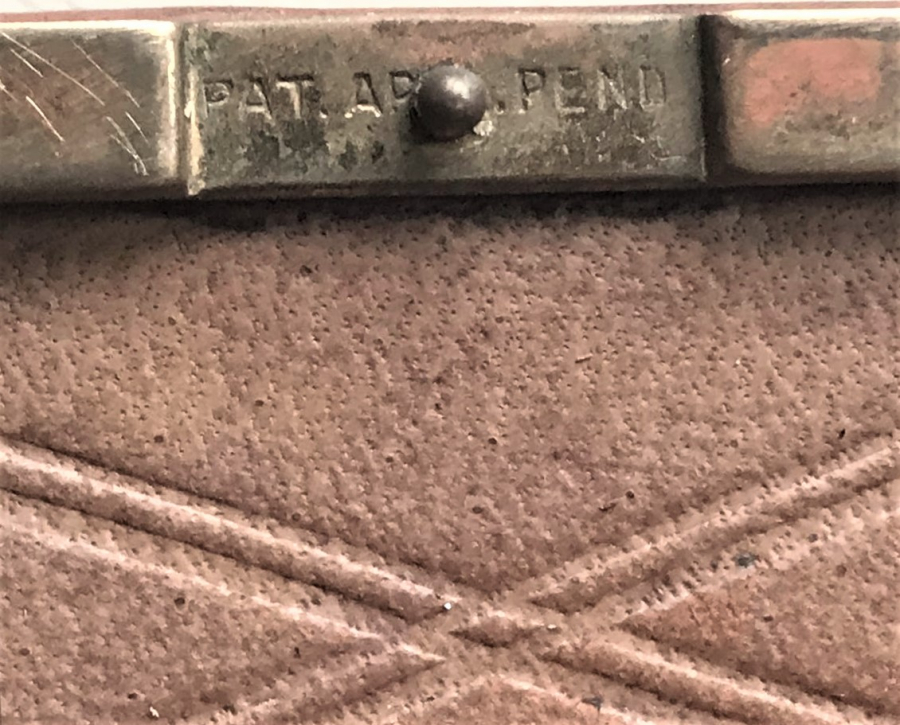 ÜZERİ DERİ KENARLAR PİRİNC ÜZERİNDE AY YILDIZ BULUNAN DERİ ASKER SIGARA TABAKASI