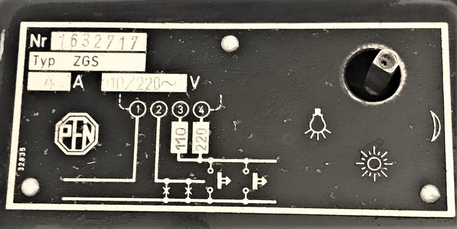1950 Lİ YILLAR PFN ZAMAN AYARLI MEKANİK BAKALİT KUTULU MERDİVEN ZAMAN ACMA KAPAMA AYDINLATMA OTOMATİGİ