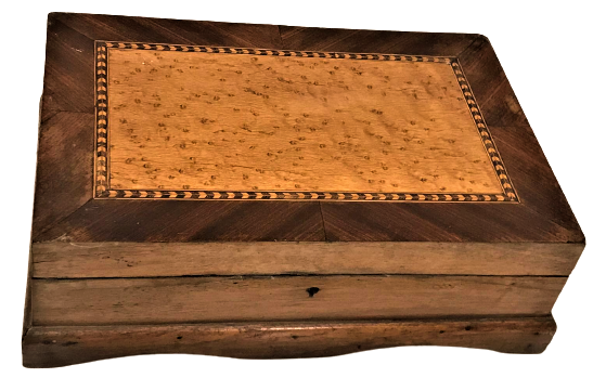 AHŞAP MARKUTERİ İŞÇİLİKLİ İÇİ AYNALI KAPAKLI TRAŞ KUTUSU