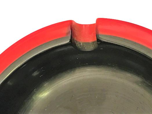 KATALİN  KÜLLÜK KIRMIZI SİYAH 1975 TARİHLİ KÜL TABLASI 