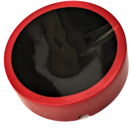 KATALİN  KÜLLÜK KIRMIZI SİYAH 1975 TARİHLİ KÜL TABLASI 