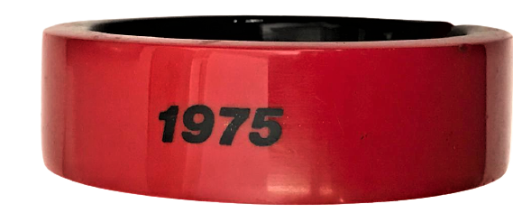 KATALİN  KÜLLÜK KIRMIZI SİYAH 1975 TARİHLİ KÜL TABLASI 