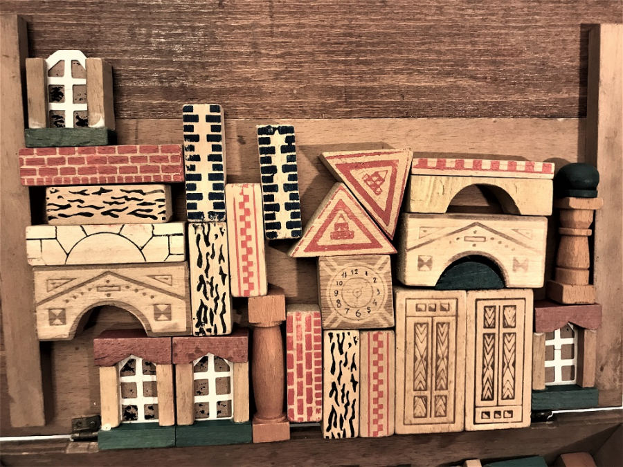 KENDİ KUTUSUNDA AHŞAP LOGO OYUNCAK FARKLI BOY VE ŞEKİLLERDE 1960 YILLAR