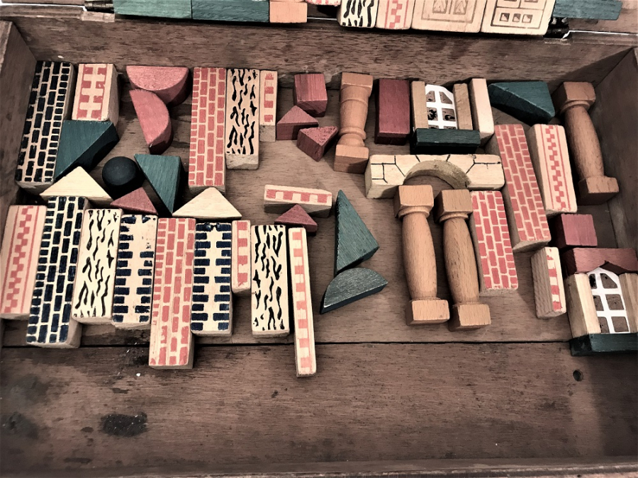 KENDİ KUTUSUNDA AHŞAP LOGO OYUNCAK FARKLI BOY VE ŞEKİLLERDE 1960 YILLAR