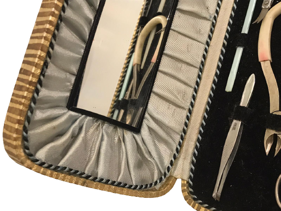 KUTUSUNDA MANİKÜR PEDİKÜR TAKIMI KENDİ ORJİNAL KUTUSUNDA 