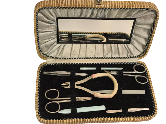 KUTUSUNDA MANİKÜR PEDİKÜR TAKIMI KENDİ ORJİNAL KUTUSUNDA 