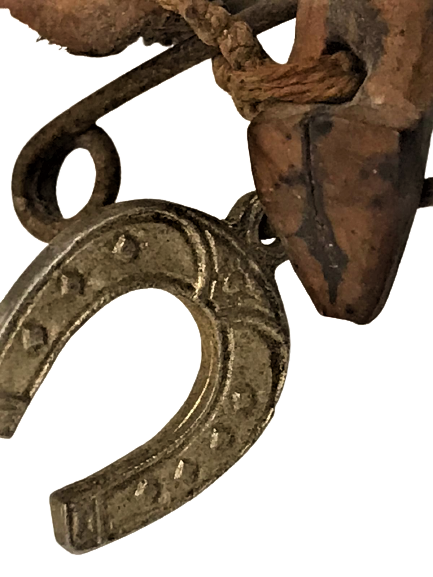 NAZAR HASTALIK ZERZELE DEPREM DUASI CERCEVESİNDE KİRPİ ELİ HURMA CEKİRDEGİNDEN AYAKKABI VE AT NALI BULUNMAKTADIR