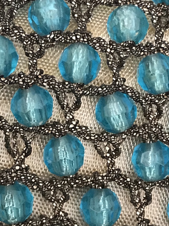 OSMANLI EL YAPIMI İRİ BONCUKLAR VE GÜMÜŞ SİMLERLE SIRALANMIŞ GECE CANTASI