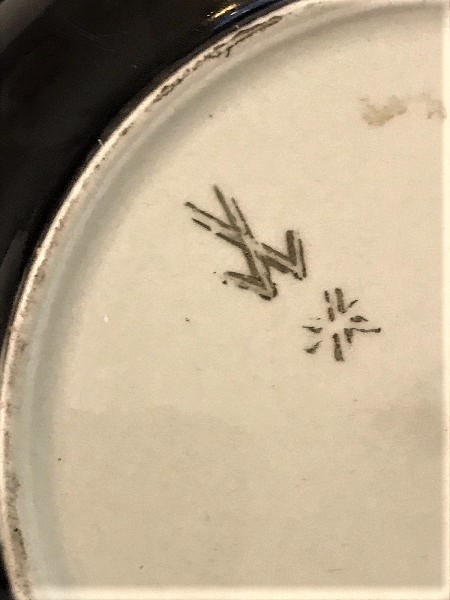 OSMANLI PAZARINA ÖZEL MAYZEN DAMGALI KAPAKLI PORSELEN SAHAN  İKRAMLIK  ÜZERİ EL BOYAMA GÜLLER VE ALTIN CEKMELER