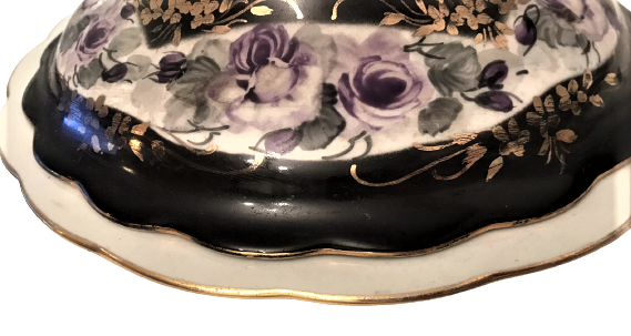 OSMANLI PAZARINA ÖZEL MAYZEN DAMGALI KAPAKLI PORSELEN SAHAN  İKRAMLIK  ÜZERİ EL BOYAMA GÜLLER VE ALTIN CEKMELER