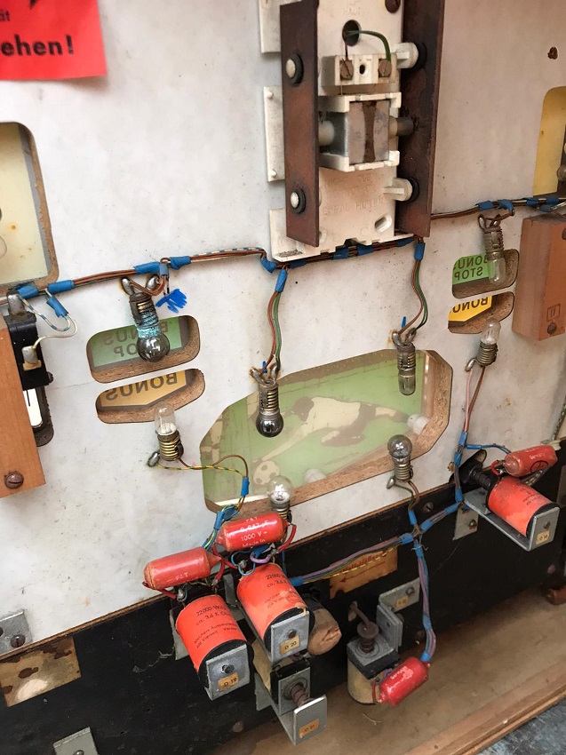 LÖWEN AUTOMATEN  6530 FOOTBAAL JETONLU OYUN MAKİNESI ALMAN MALI DUVAR TİPİ TİLT