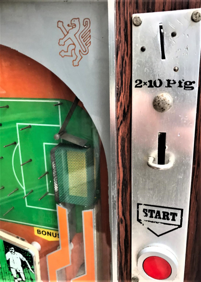 LÖWEN AUTOMATEN  6530 FOOTBAAL JETONLU OYUN MAKİNESI ALMAN MALI DUVAR TİPİ TİLT