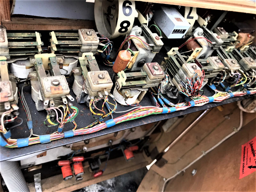 LÖWEN AUTOMATEN  6530 FOOTBAAL JETONLU OYUN MAKİNESI ALMAN MALI DUVAR TİPİ TİLT