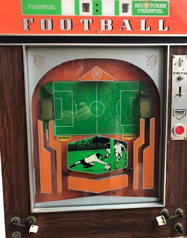 LÖWEN AUTOMATEN  6530 FOOTBAAL JETONLU OYUN MAKİNESI ALMAN MALI DUVAR TİPİ TİLT