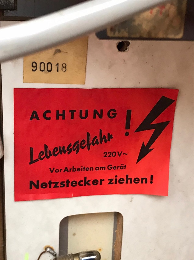 LÖWEN AUTOMATEN  6530 FOOTBAAL JETONLU OYUN MAKİNESI ALMAN MALI DUVAR TİPİ TİLT