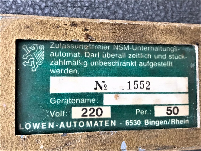 LÖWEN AUTOMATEN  6530 FOOTBAAL JETONLU OYUN MAKİNESI ALMAN MALI DUVAR TİPİ TİLT