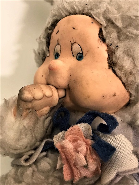 thumb1970 YERLİ FATOŞ KOLEKSİYON OYUNCAK TAVŞAN BEBEK ELLER AYAKLAR SURAT PLASTİK GÖVDE PELUŞ PARMAGINI EMEN TAVŞAN BEBEK