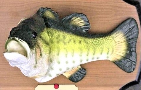 1990 BİG MOUTH BİLLY BAAS BİRİNİ GÖRDÜGÜNDE KUYRUGUNU BAŞINI AGZINI OYNATARAK ŞARKI SÖYLEYEN GEVEZE BALIK