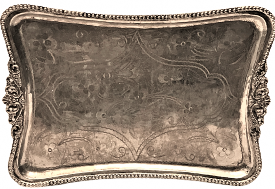 1950 GÜMÜŞ KAPLAMA ÜZERİ KALEM İŞ SÜSLEMELİ CİFT KULPLU  KAHVE SUNUM TEPSİSİ 