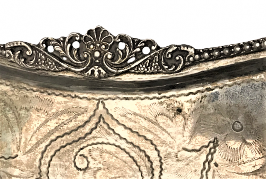 1950 GÜMÜŞ KAPLAMA ÜZERİ KALEM İŞ SÜSLEMELİ CİFT KULPLU  KAHVE SUNUM TEPSİSİ 