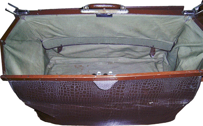 DERİ KAHVERENGİ MESİN METAL MENTEŞELİ KİLİTLİ TASIMA KULPLU SEYEHAT CANTASI